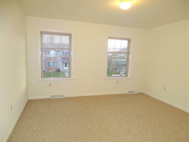 Building Photo - 144 Gable Dr