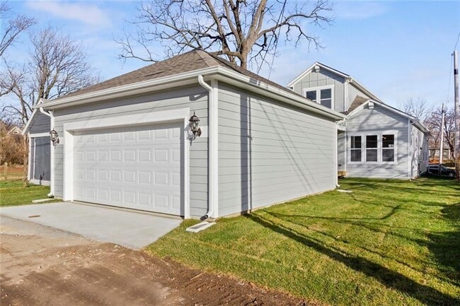 Building Photo - 2044 Bellefontaine St