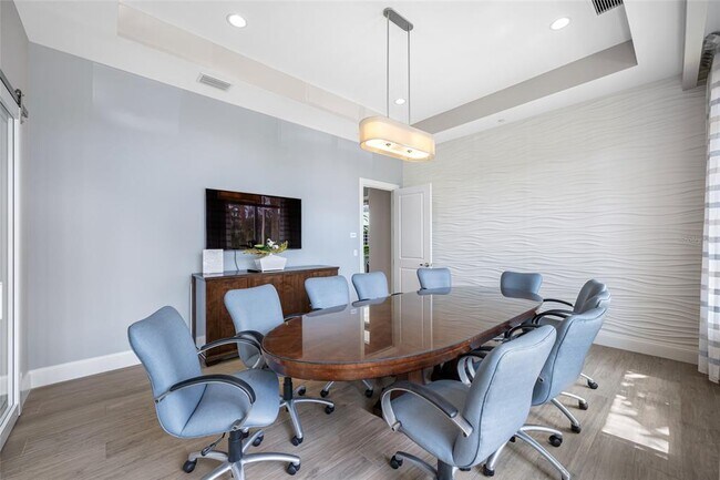 Building Photo - 1325 Snell Isle Blvd NE