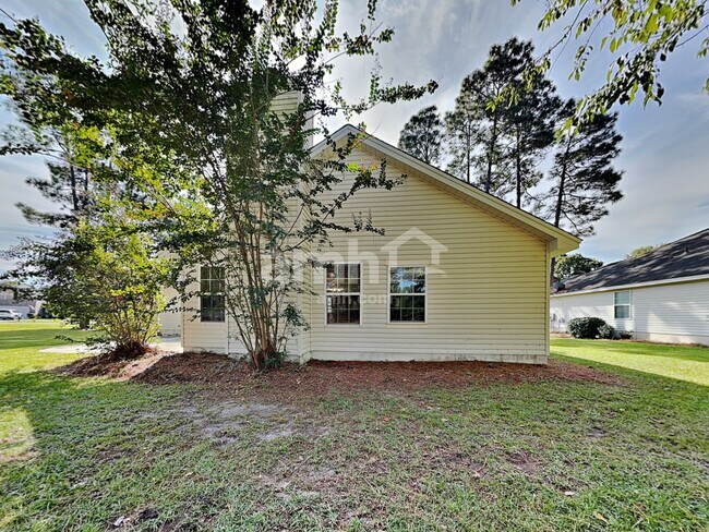 Building Photo - 420 Roberts Way