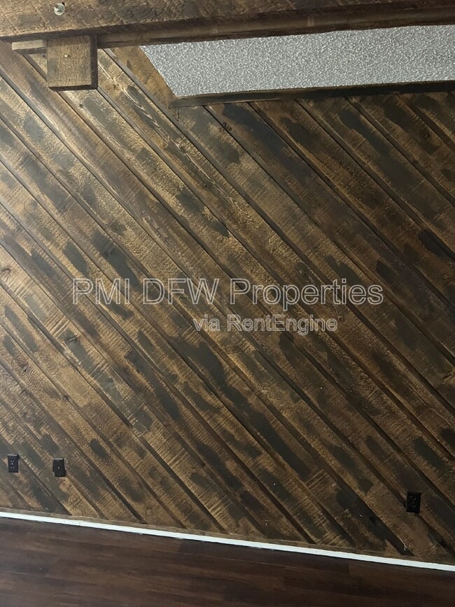 Building Photo - 1510 Cherrycrest Ln