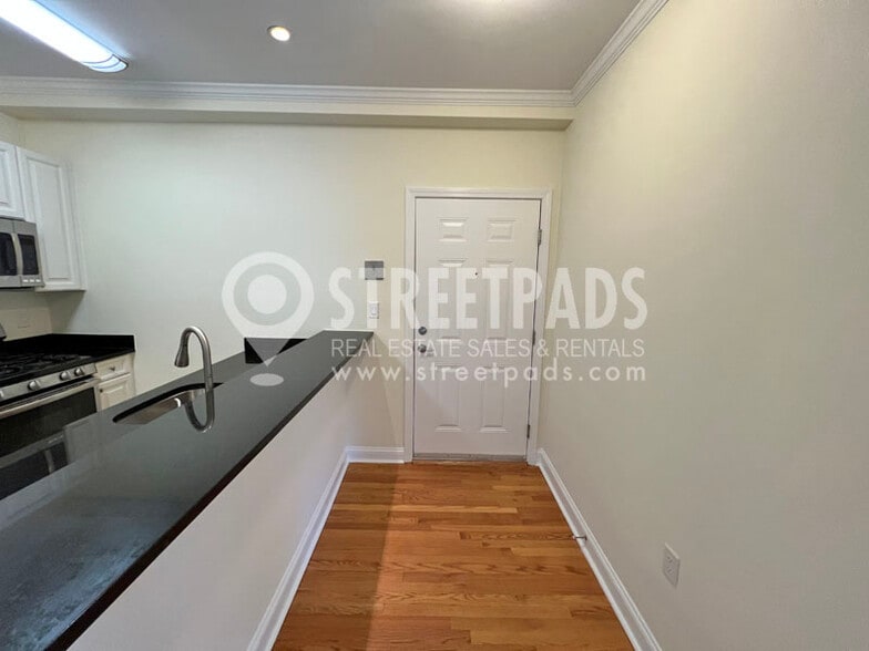 Building Photo - 1 Langdon Sq