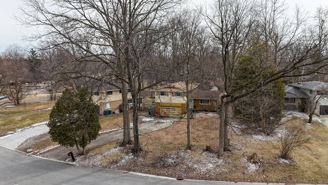 Building Photo - 1005 Chevy Chase Ln