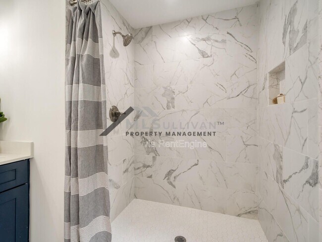 Building Photo - 1010 Cole St