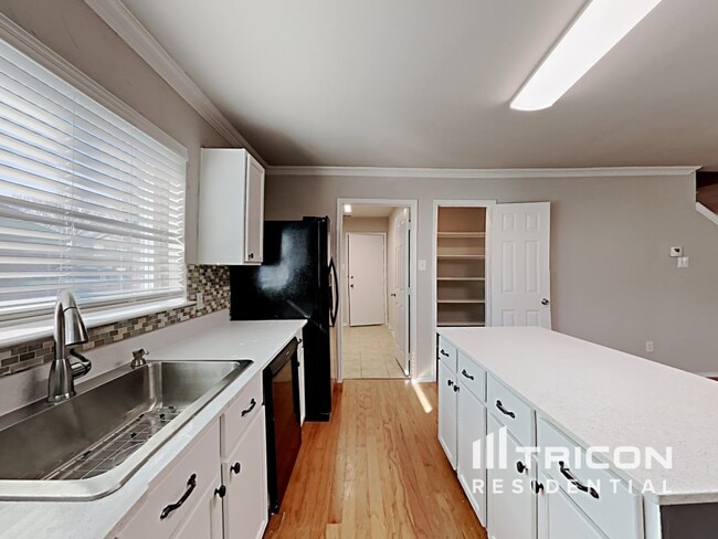 Building Photo - 509 Niagara Falls Dr