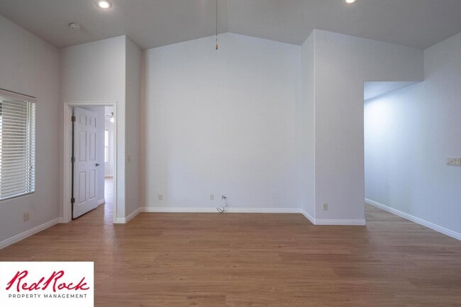 Building Photo - 4 Bedroom in Amber Estates - Newer LVP Flooring throughout home!