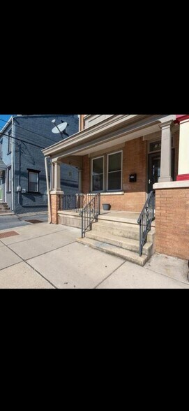 Building Photo - 125 N 4th St