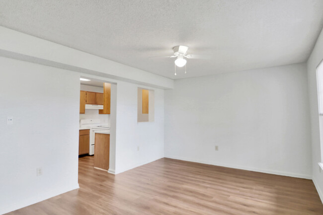 Living Room Southwind Place Apartments - Southwind Apartments