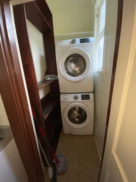 Building Photo - 129 Hill Bend Pl