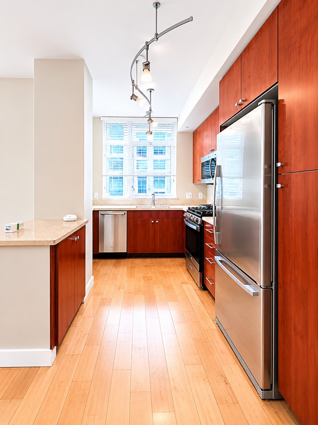 Building Photo - Beautiful Palazzo condo in the heart of downtown Bellevue!