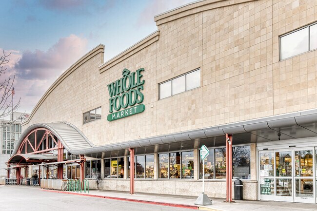 Building Photo - 350 S Jackson St