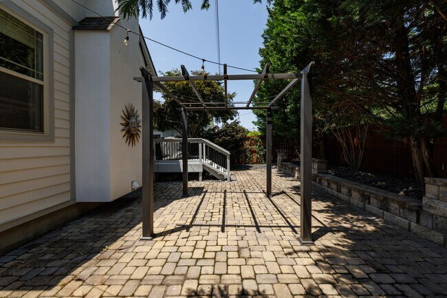 Building Photo - Beautiful home in Charleston walk community!