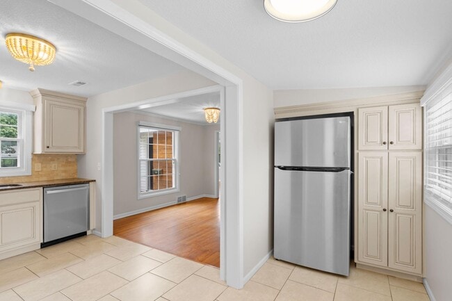 Building Photo - 6717 W 77th Terrace