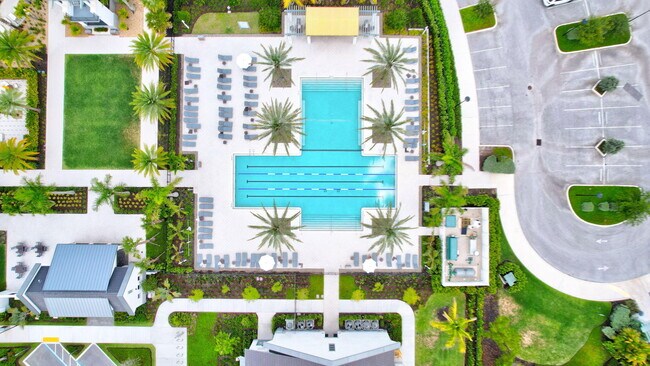 Building Photo - 15120 Wildwood Cir