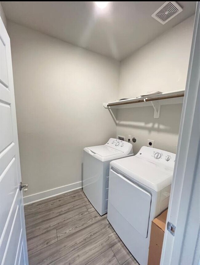 Building Photo - 17697 Tree of Heaven