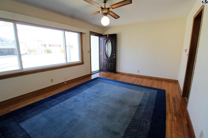 Living room - 408 S Garfield Ave