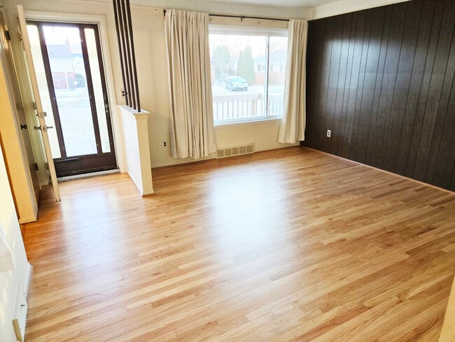 Building Photo - 28606 Denise St