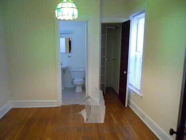 Building Photo - 4407 N Malden St