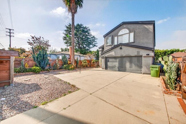 Building Photo - 2481 S Bundy Dr