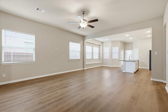 Building Photo - 3916 Ford Dr