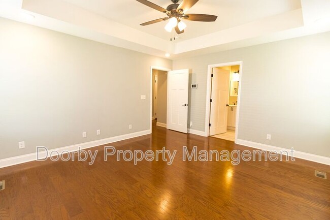 Building Photo - 4436 Oakwood Dr