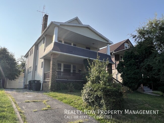 Building Photo - 949 Helmsdale Rd