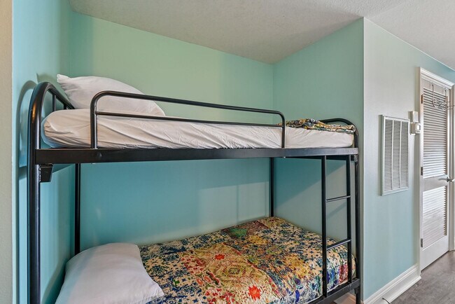 Building Photo - 15817 Front Beach Rd