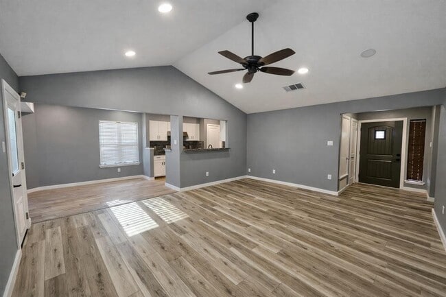 Building Photo - 6901 Shannon Dr