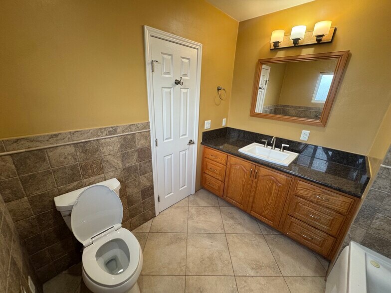 Building Photo - 9625 Adoree St