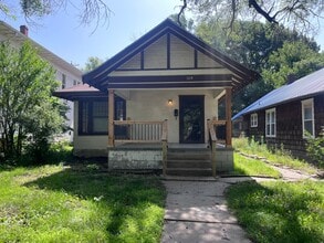 Building Photo - 304 S Rutan St