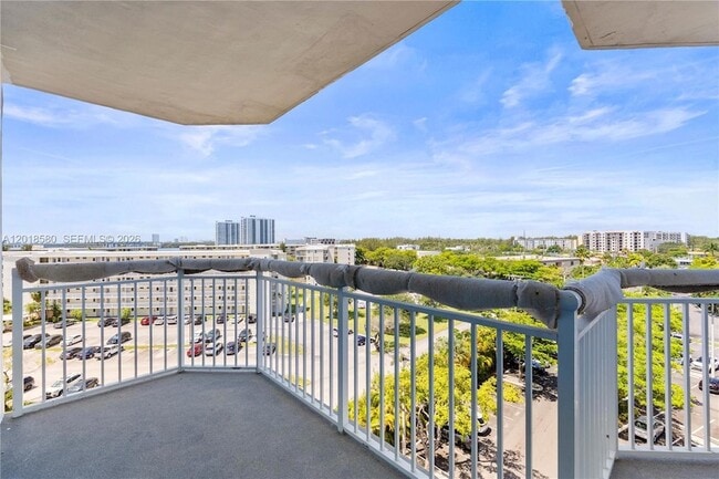 Building Photo - 18011 Biscayne Blvd