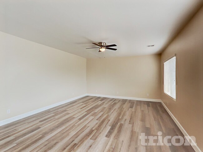 Building Photo - 6950 Diver Ave