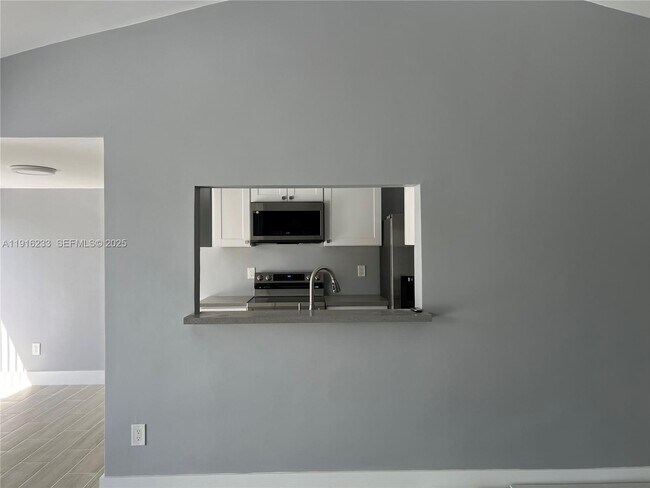 Building Photo - 12250 SW 113th Ln