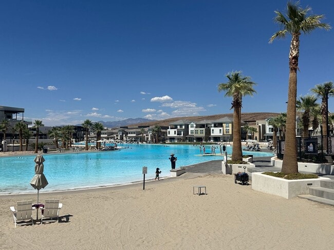 Building Photo - Beautiful Desert Color Condo!!