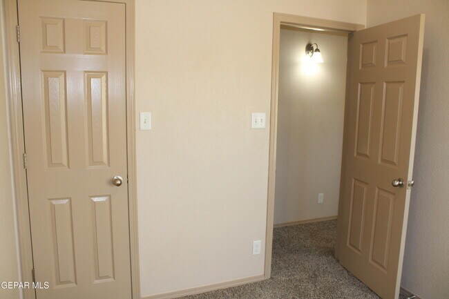 Building Photo - 2416 Escape Point St