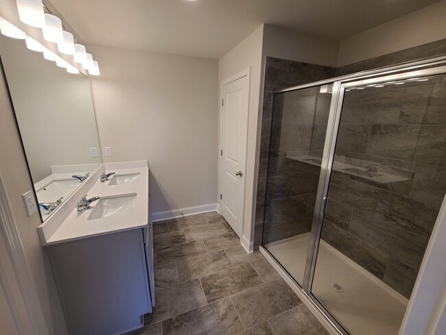 Building Photo - 3 Bed and 3 Bath Brand new ready for move-...