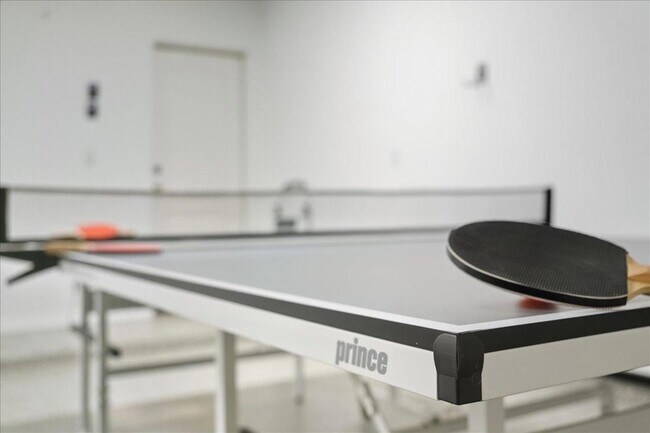 Building Photo - 1909 E Coral Tree Dr