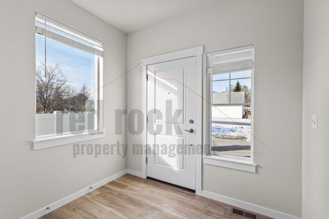 Building Photo - 1228 N Tschirley Rd