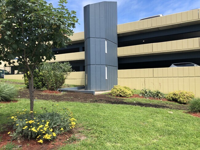 Building Photo - 85 Riverdale Ave