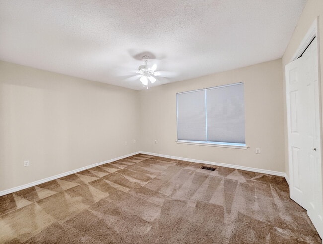 Building Photo - 977 Scenic Oak Ln