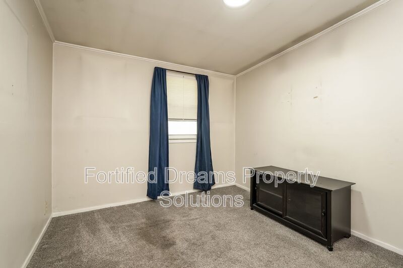 Building Photo - 1208 Westmoreland Dr