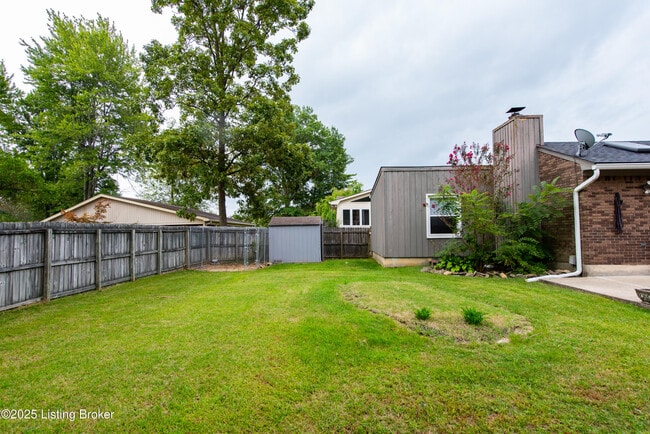 Building Photo - 8015 Schroering Dr