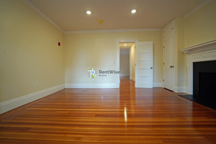 Building Photo - 10 Beals St