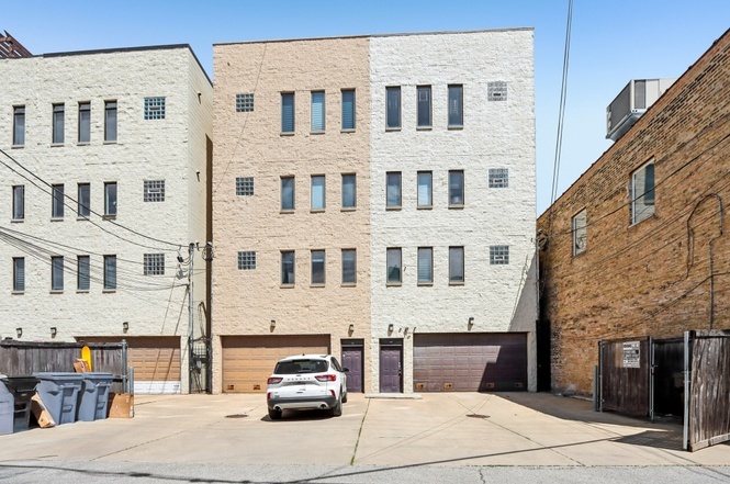 Building Photo - 1411 W Chicago Ave