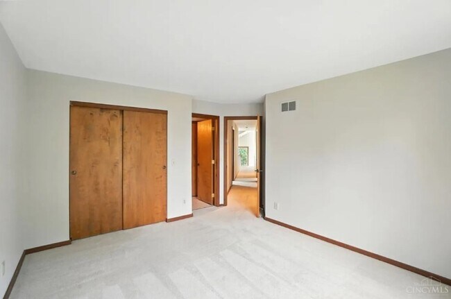 Building Photo - Luxury, Privacy, and Convenience All in One!