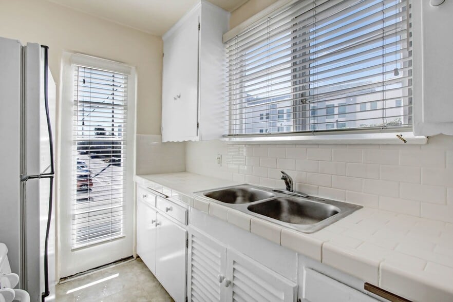 Building Photo - 2202-2206 20th St