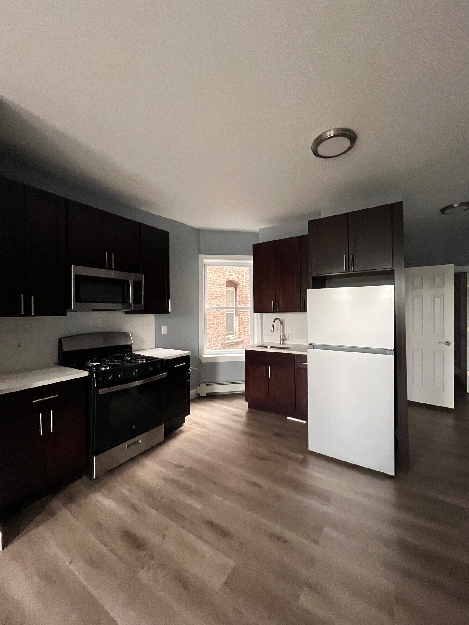 Building Photo - 550 Avenue C