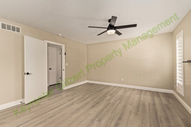 Building Photo - Beautiful Gilbert Home with Pool — Convenient Location & Modern Upgrades!