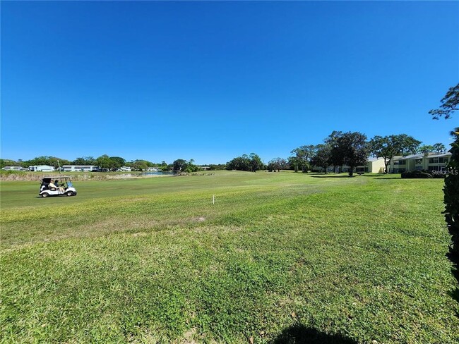 Building Photo - 552 Fairways Dr