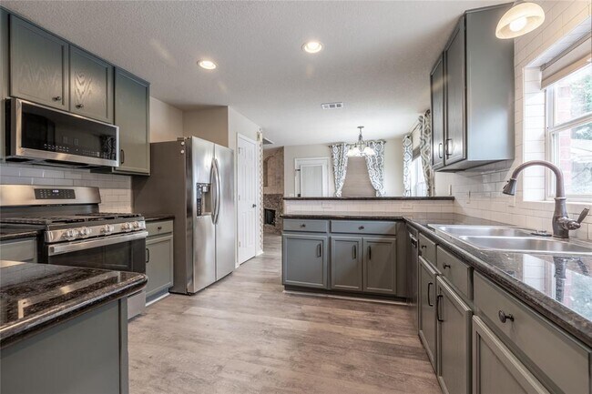 Building Photo - 17611 S Summit Canyon Dr